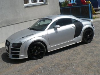 Накладки на пороги R8 Style от Maxton Design на Audi TT 8N