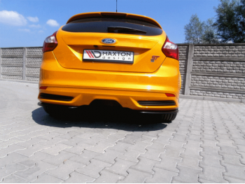 Накладка на задний бампер от Maxton Design на Ford Focus III ST