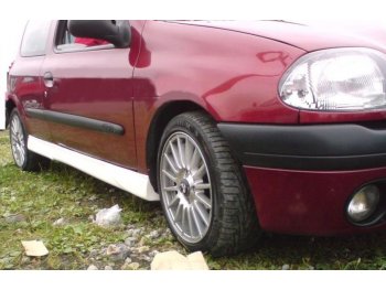 Накладки на пороги от Maxton Design Var3 на Renault Clio II