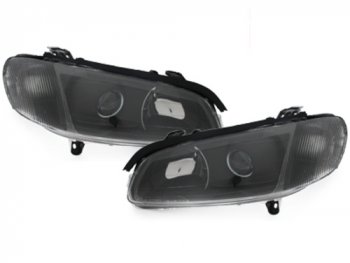 Передняя альтернативная оптика Black на Opel Omega B